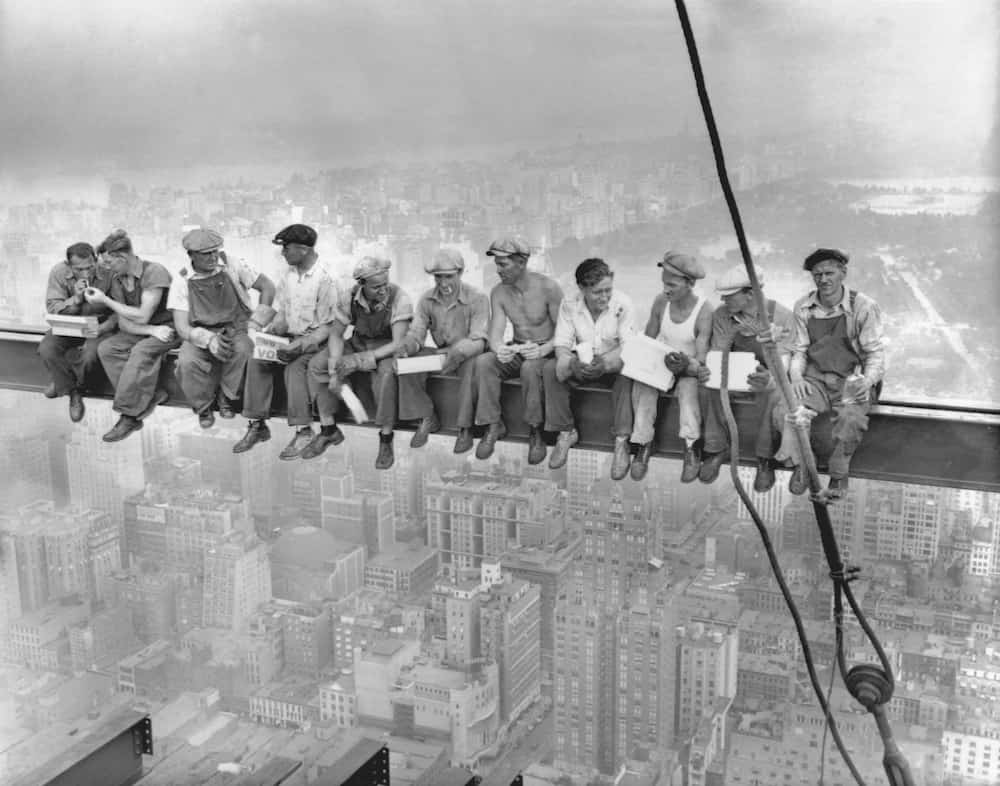 works on top of new york empire state building